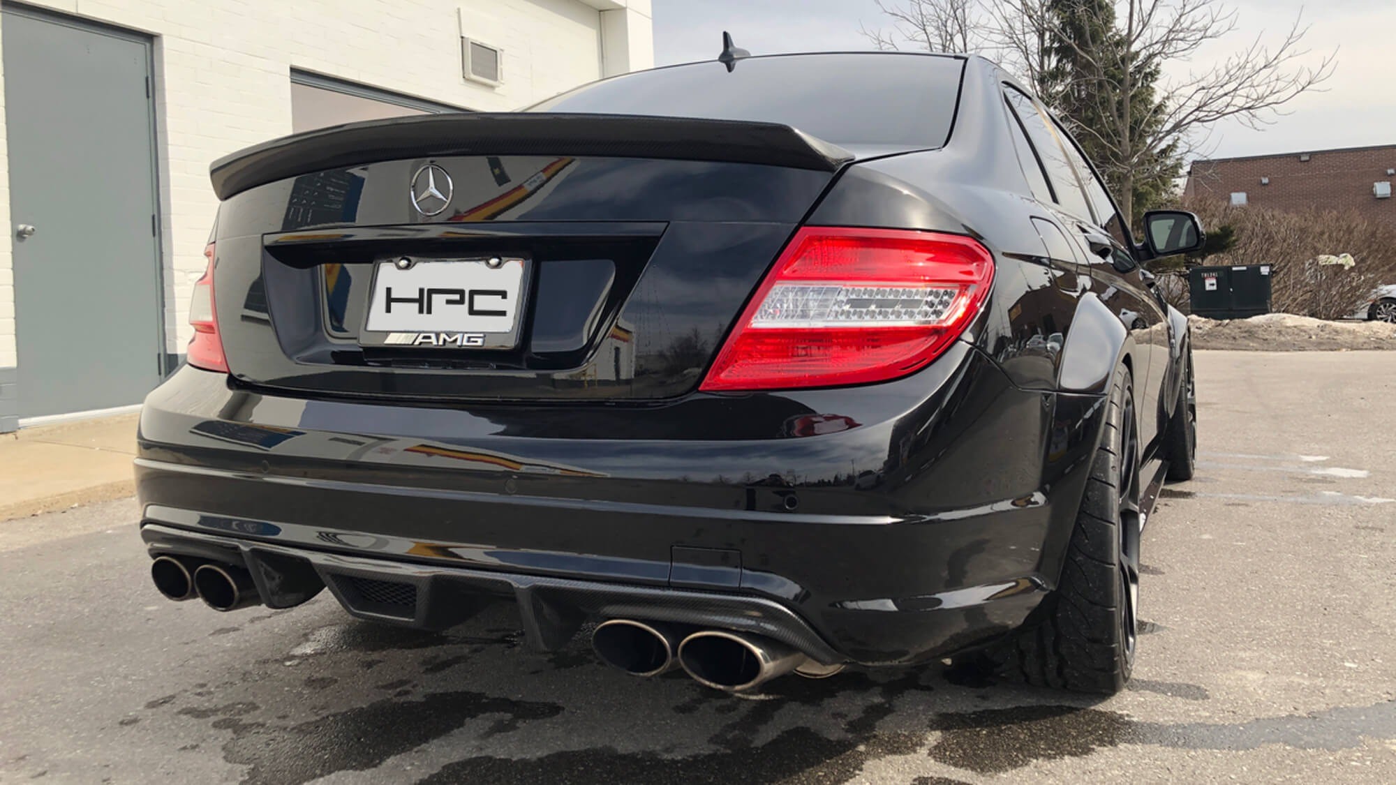 Mercedes_c63_amg-moshammer-wide_arches-fender_flares.jpg