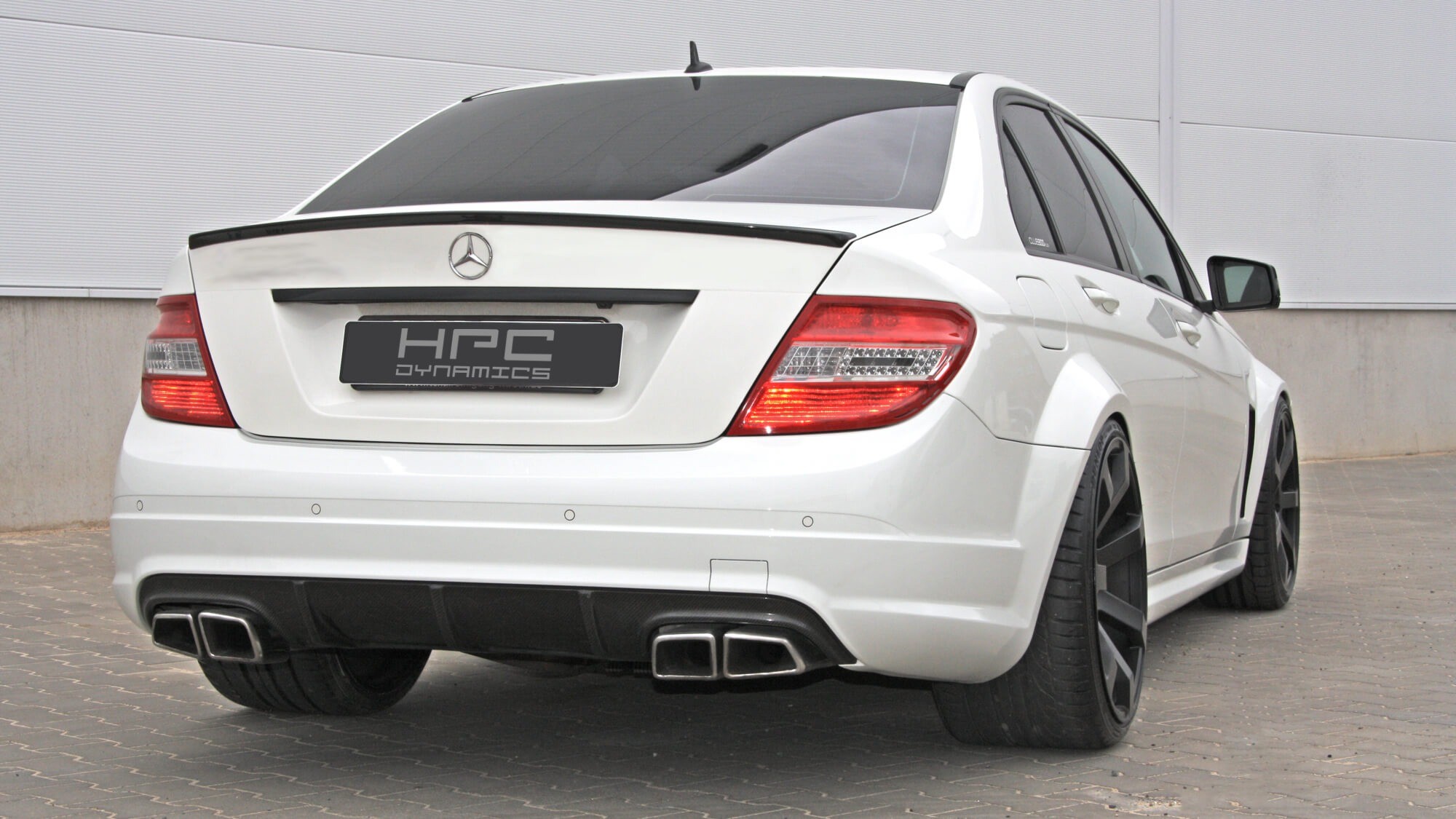 w204_mercedes-c63_amg-moshammer-wide_arches-fender_flares.jpg