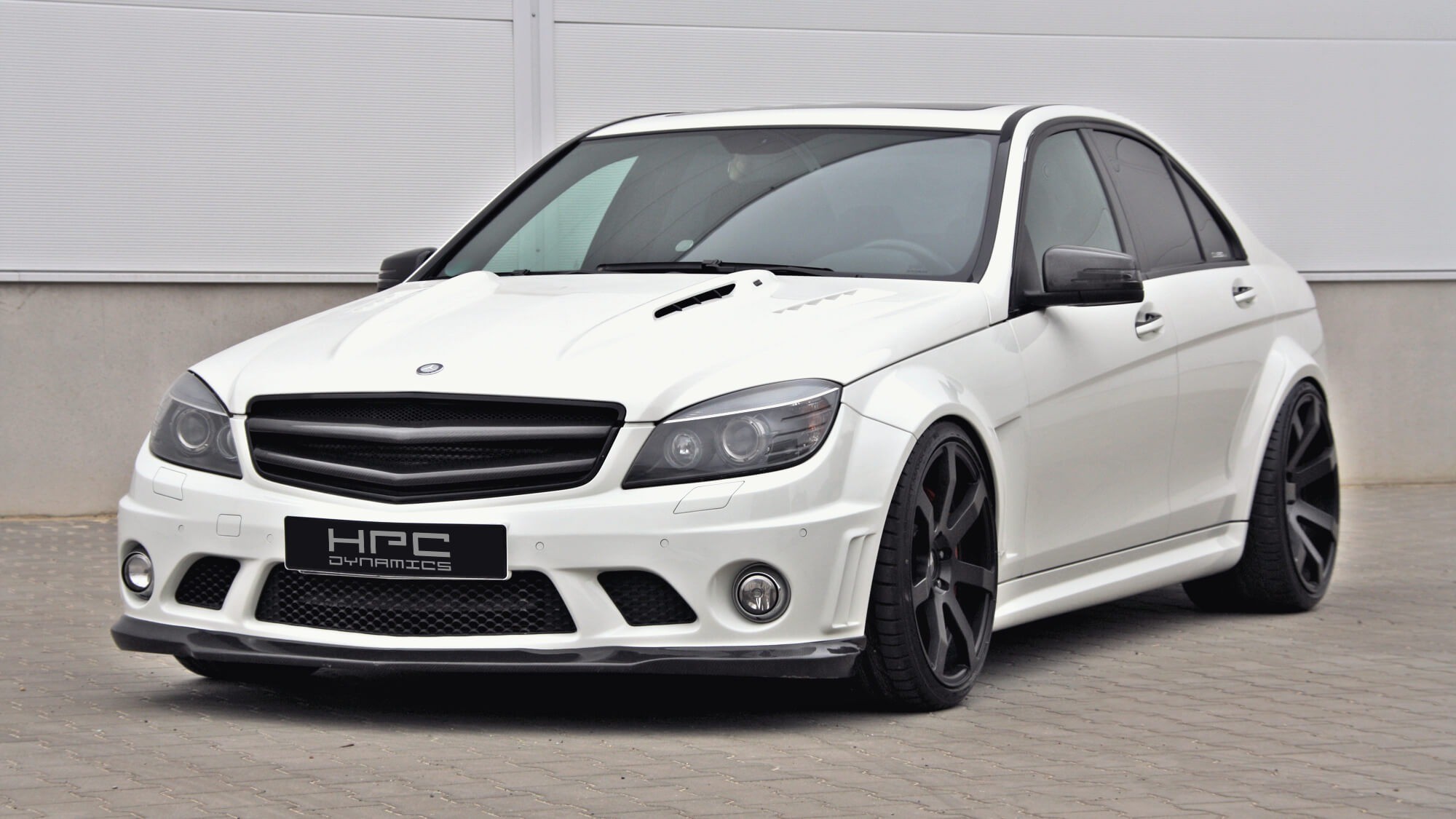 w204_mercedes-c63_moshammer-wide_arches-fender_flares.jpg